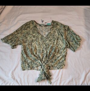 New lug women's medium green floral crop blouse #ABE